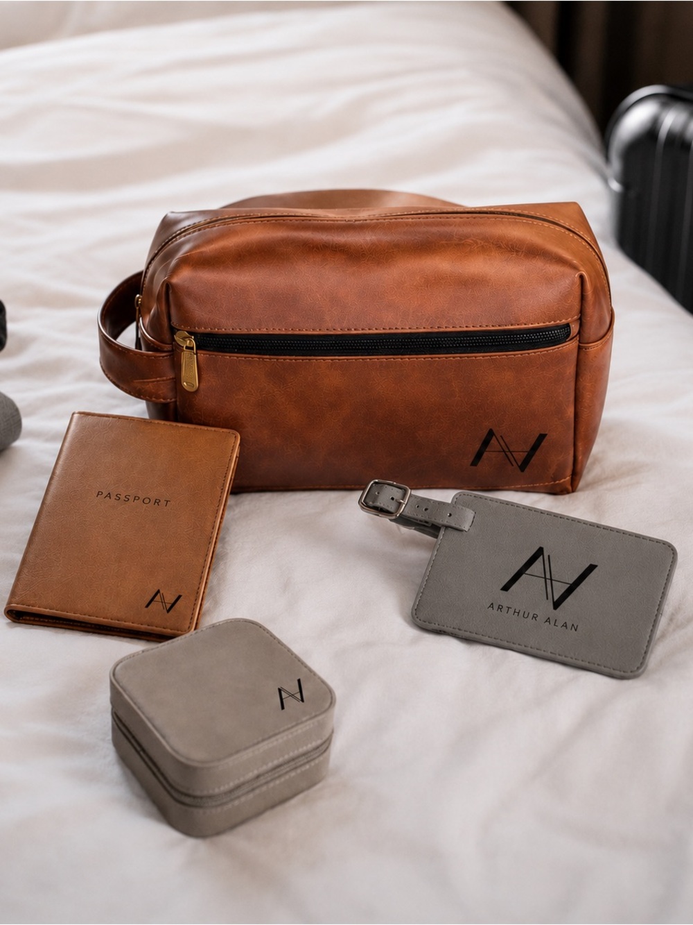 Brown Leatherette Personal Grooming Kit | Arthur Alan - Picture 6 of 9